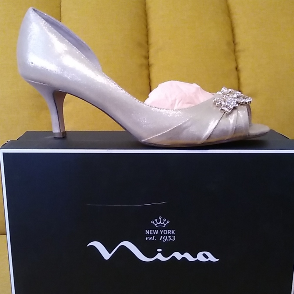 Nina Cyrene Taupe Size 9 New